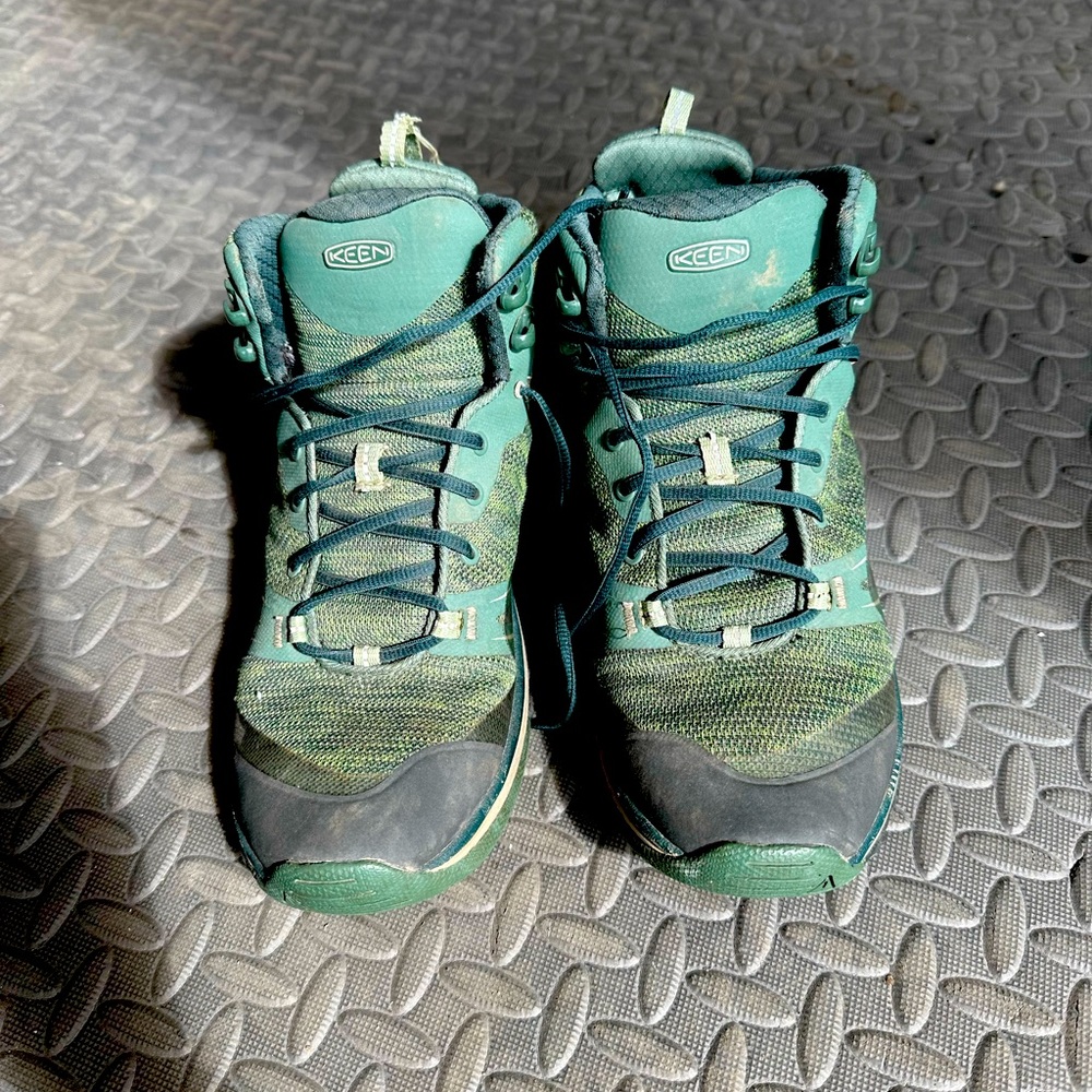 Hiking boots fairly new, needs new insoles